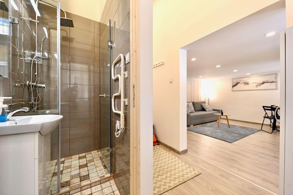 Cute Gallery Flat In Kiraly Street 부다페스트 외부 사진