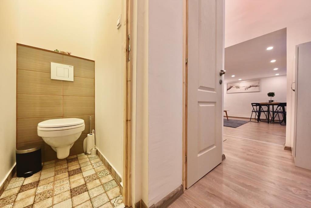 Cute Gallery Flat In Kiraly Street 부다페스트 외부 사진
